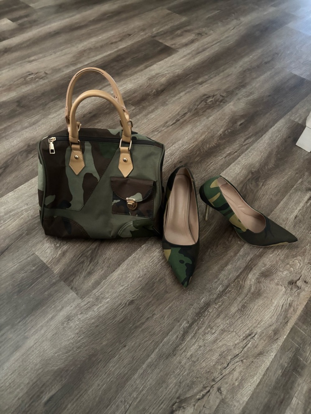 Camouflage Print Satchel Handbag and Pointed-Toe Pumps Set - Green